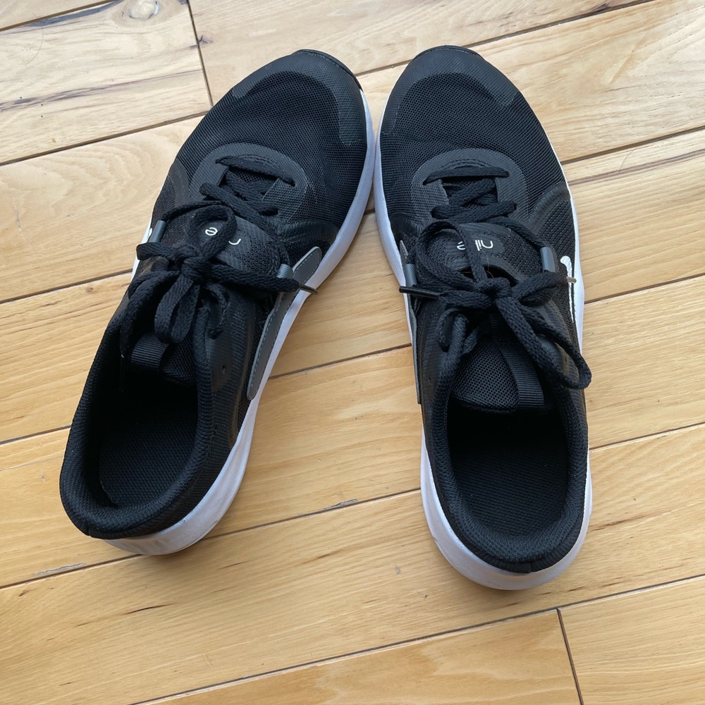 Nike women’s Black HIIT Shoes